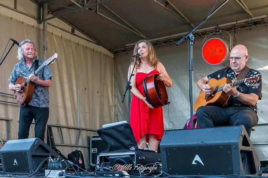 Helen FLAHERTY & BAND